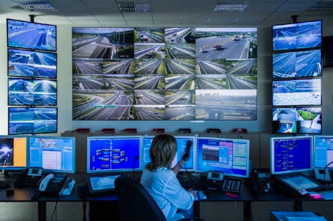 Il futuro sostenibile dei TIR: le “E-highways” (autostrade elettrificate)