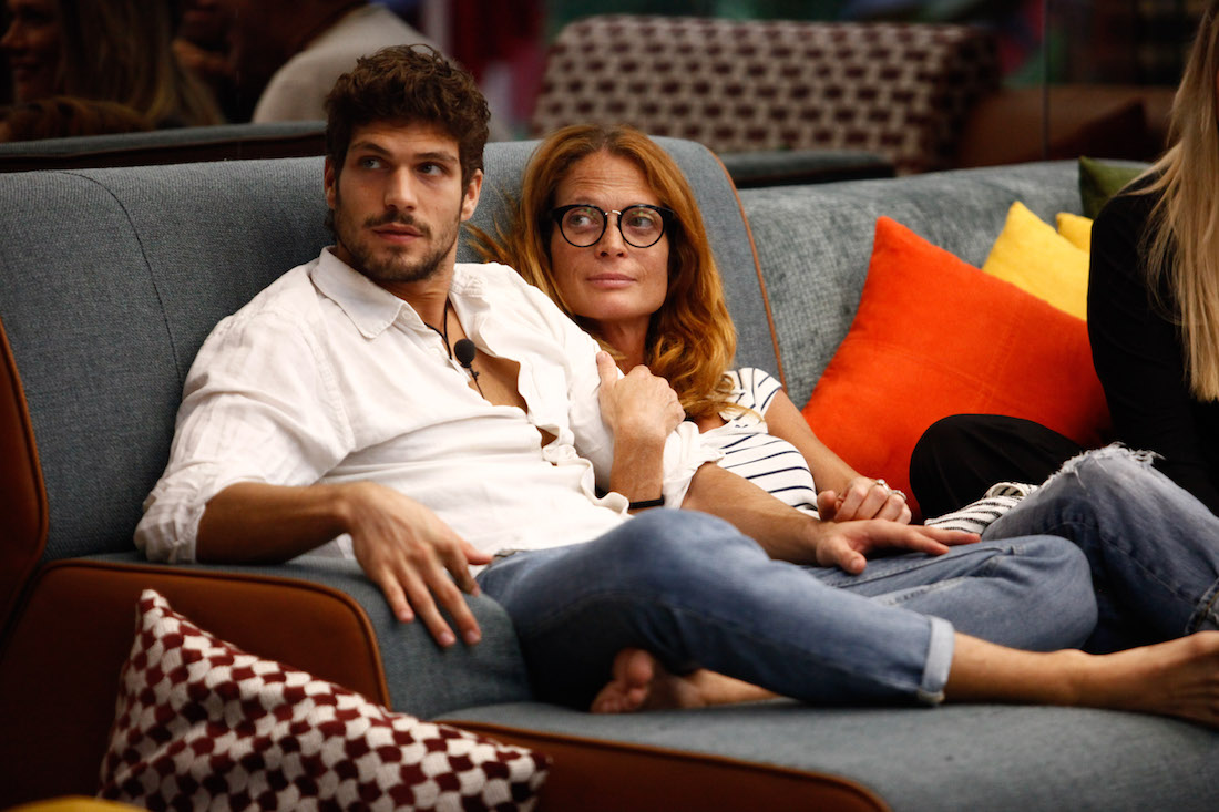 Grande Fratello Vip 3: scintille con Cecchi Paone, fuori Elia Grande Fratello Vip 3: scintille con Cecchi Paone, fuori Elia