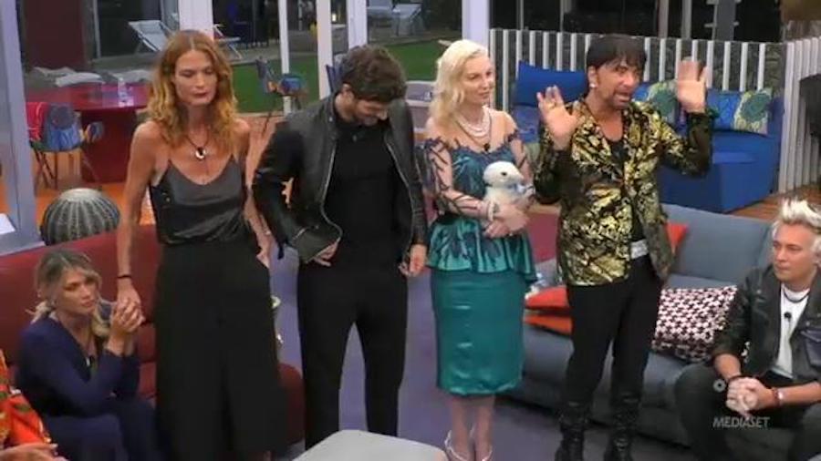 Grande Fratello Vip 3: lite show tra Ilary Blasi e Corona Grande Fratello Vip 3: lite show tra Ilary Blasi e Corona