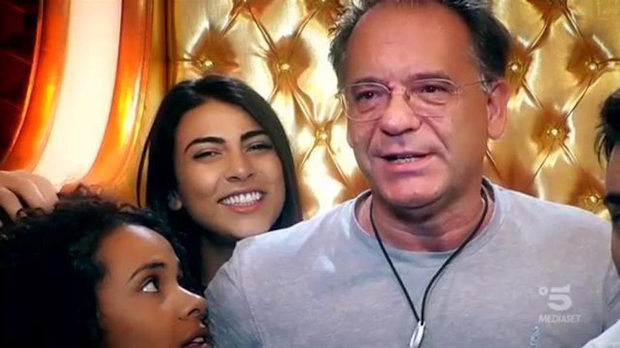 Grande Fratello Vip 3: lite show tra Ilary Blasi e Corona Grande Fratello Vip 3: lite show tra Ilary Blasi e Corona