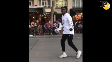 Il video del moonwalk perfetto che ha fatto il giro del mondo | video