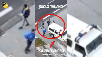 La Polizia francese scarica migranti in Italia, a Clavière | video