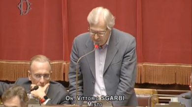 Sgarbi a Di Maio: “E’ un caso psichiatrico, non politico” | video