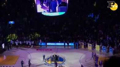 Steph Curry e compagni premiati per l’ultima volta all’Oracle Arena | video