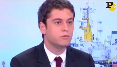 Gabriel Attal. Il nuovo membro del governo che definì la chiusura dei porti ‘immonda e vomitevole’ | video