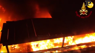 Incendio in deposito rifiuti a Milano. Rischio inquinamento per i fumi nell’aria | video