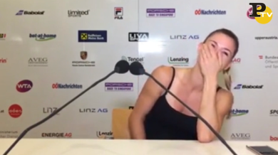 Camilla Giorgi e la risata contagiosa in conferenza stampa dopo la vittoria su Alison Uytvanck  | video