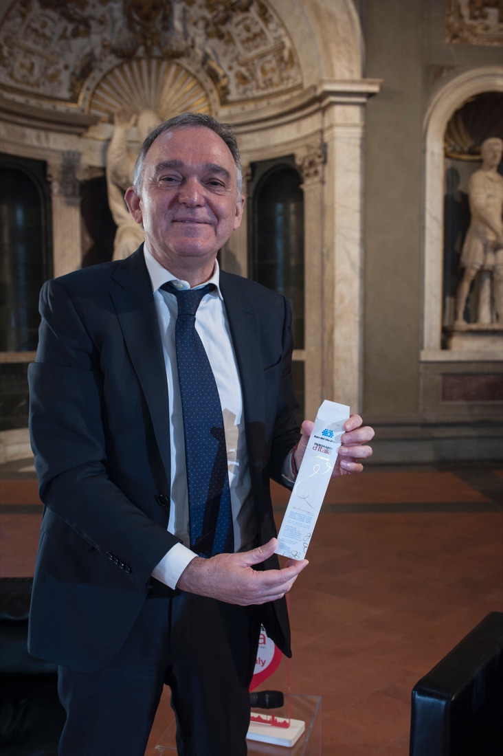 Per la Lega del Filo d’Oro, i testimonial del bracciale Cruciani – FOTO