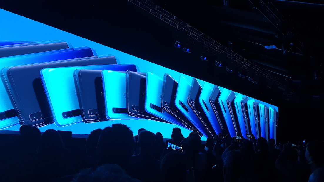 Samsung Galaxy A9, a cosa servono quattro fotocamere su uno smartphone