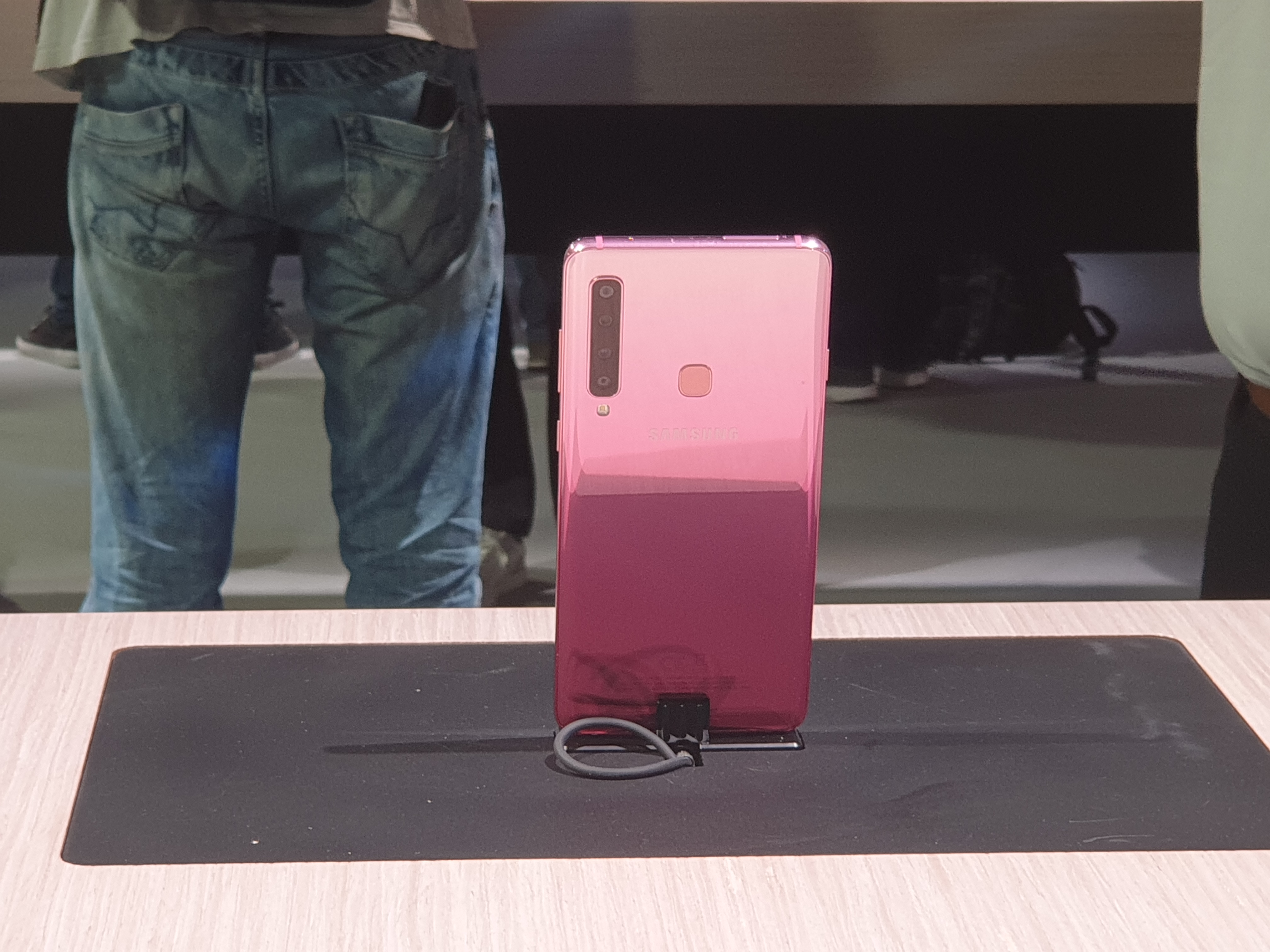 Samsung Galaxy A9, a cosa servono quattro fotocamere su uno smartphone