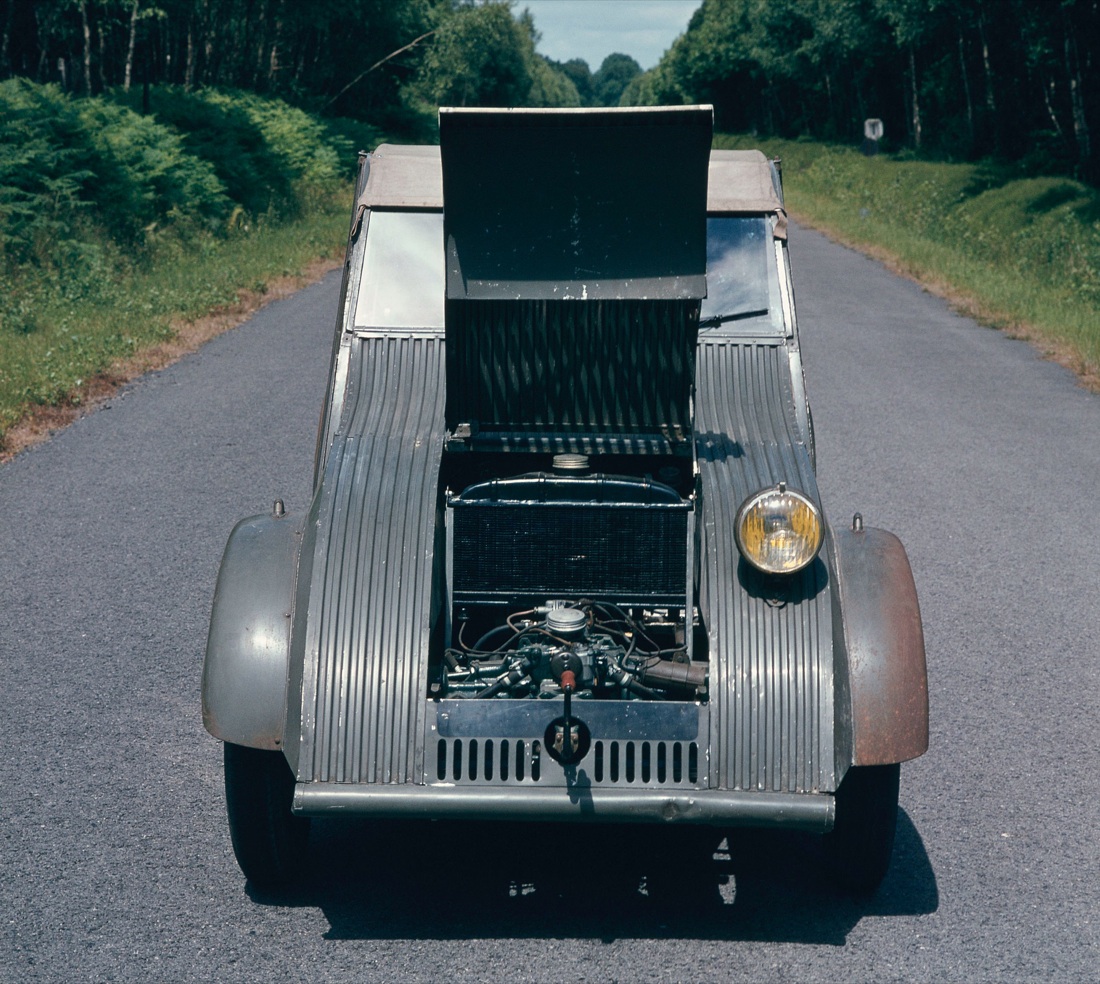 La Citroen “2 CV” ha compiuto 70 anni. La storia e le foto