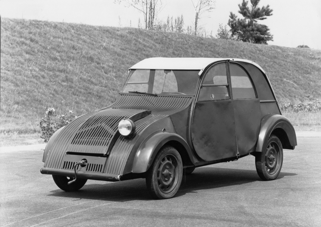 La Citroen “2 CV” ha compiuto 70 anni. La storia e le foto
