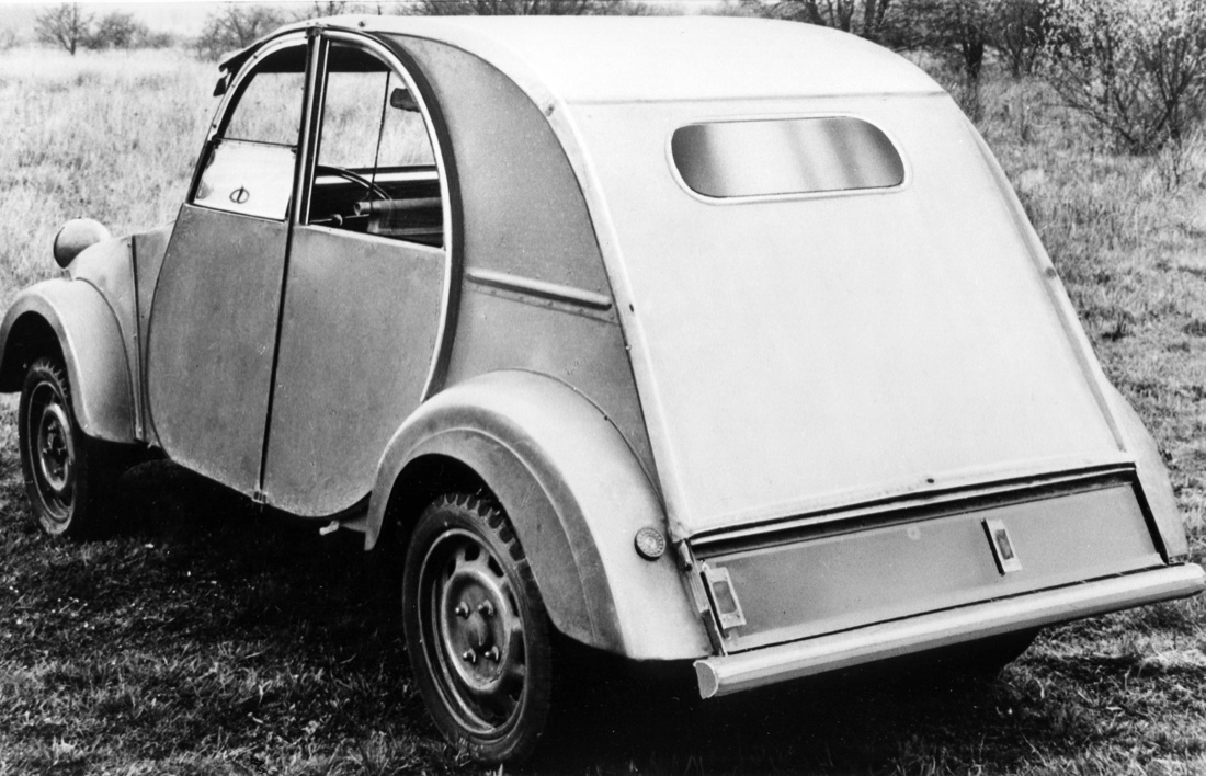 La Citroen “2 CV” ha compiuto 70 anni. La storia e le foto