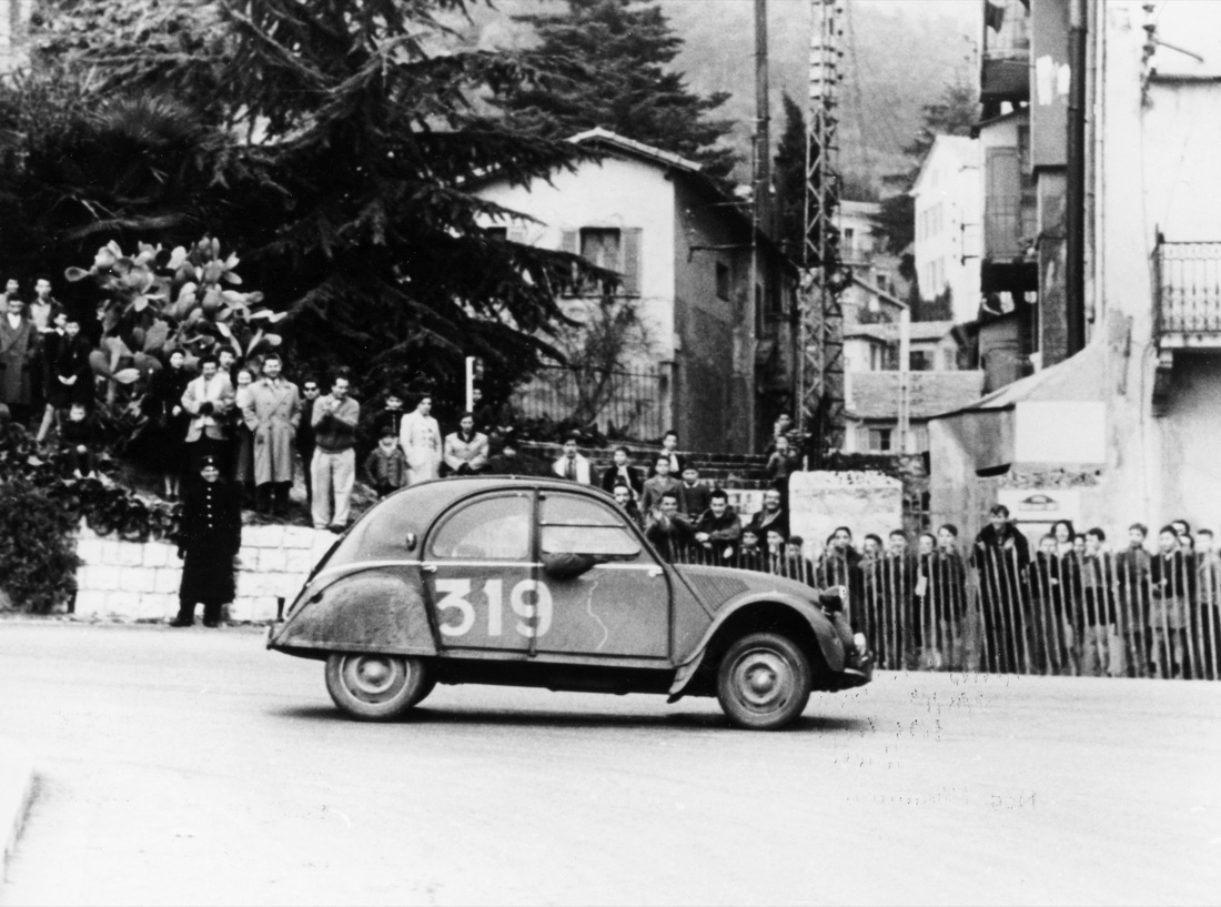 La Citroen “2 CV” ha compiuto 70 anni. La storia e le foto