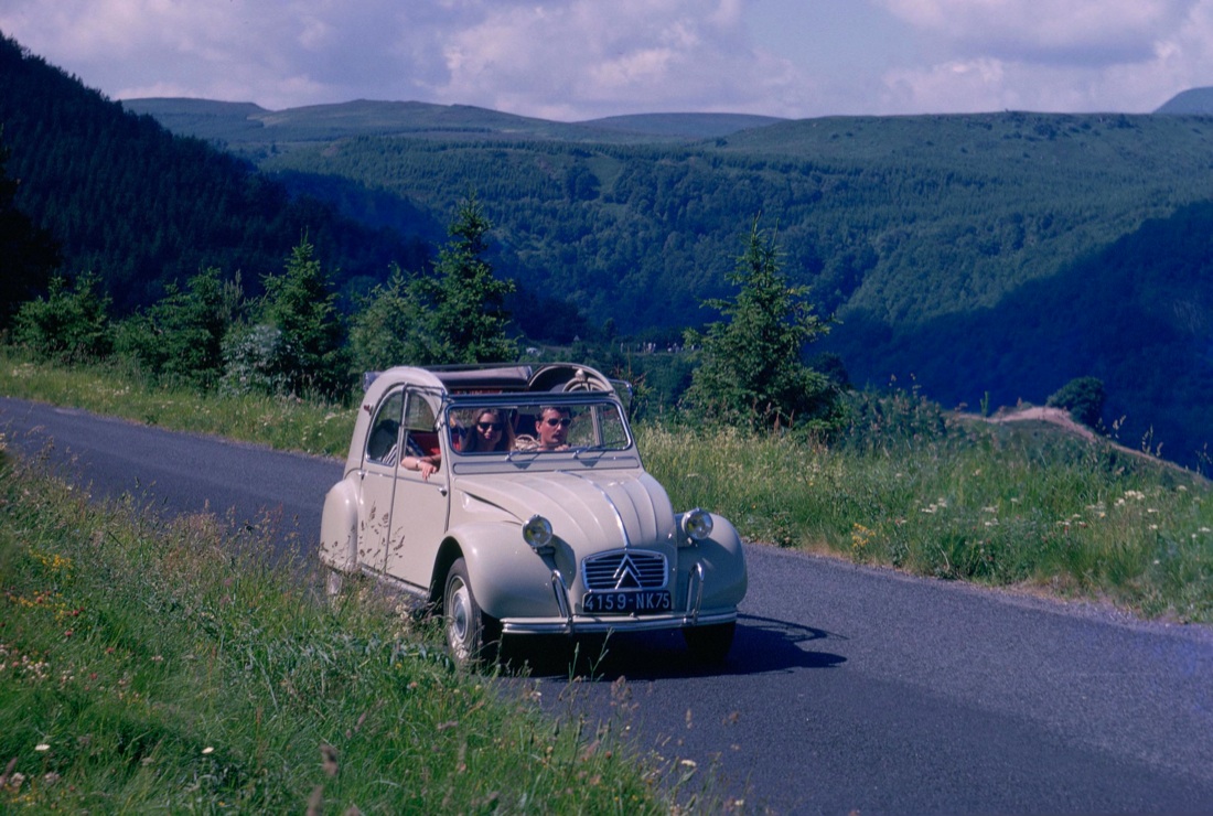 La Citroen “2 CV” ha compiuto 70 anni. La storia e le foto