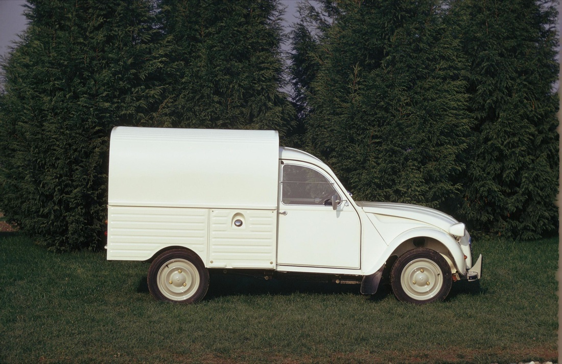 La Citroen “2 CV” ha compiuto 70 anni. La storia e le foto