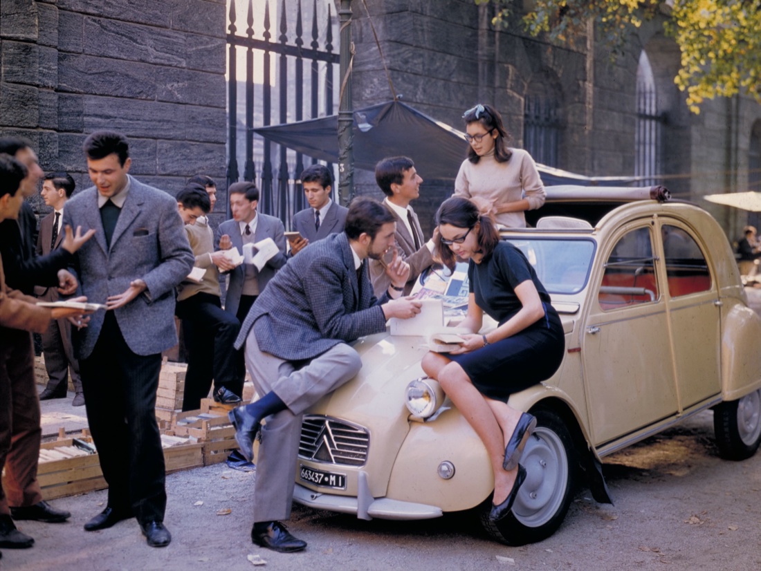 La Citroen “2 CV” ha compiuto 70 anni. La storia e le foto