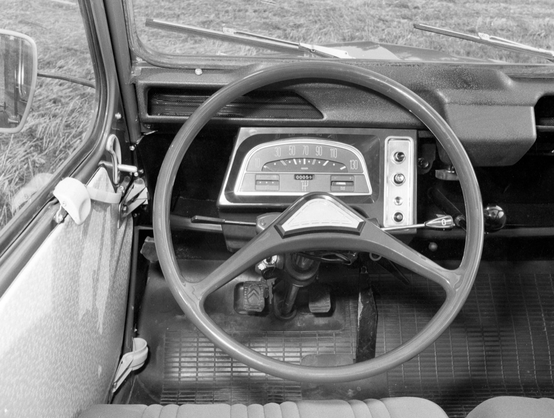 La Citroen “2 CV” ha compiuto 70 anni. La storia e le foto