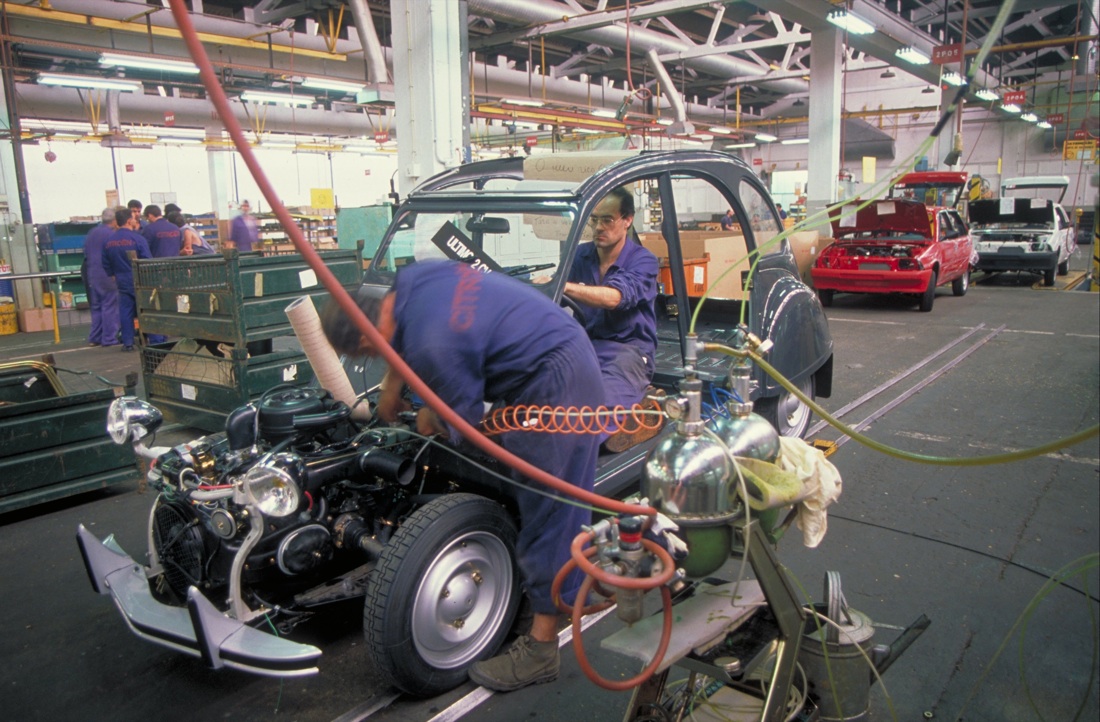 La Citroen “2 CV” ha compiuto 70 anni. La storia e le foto