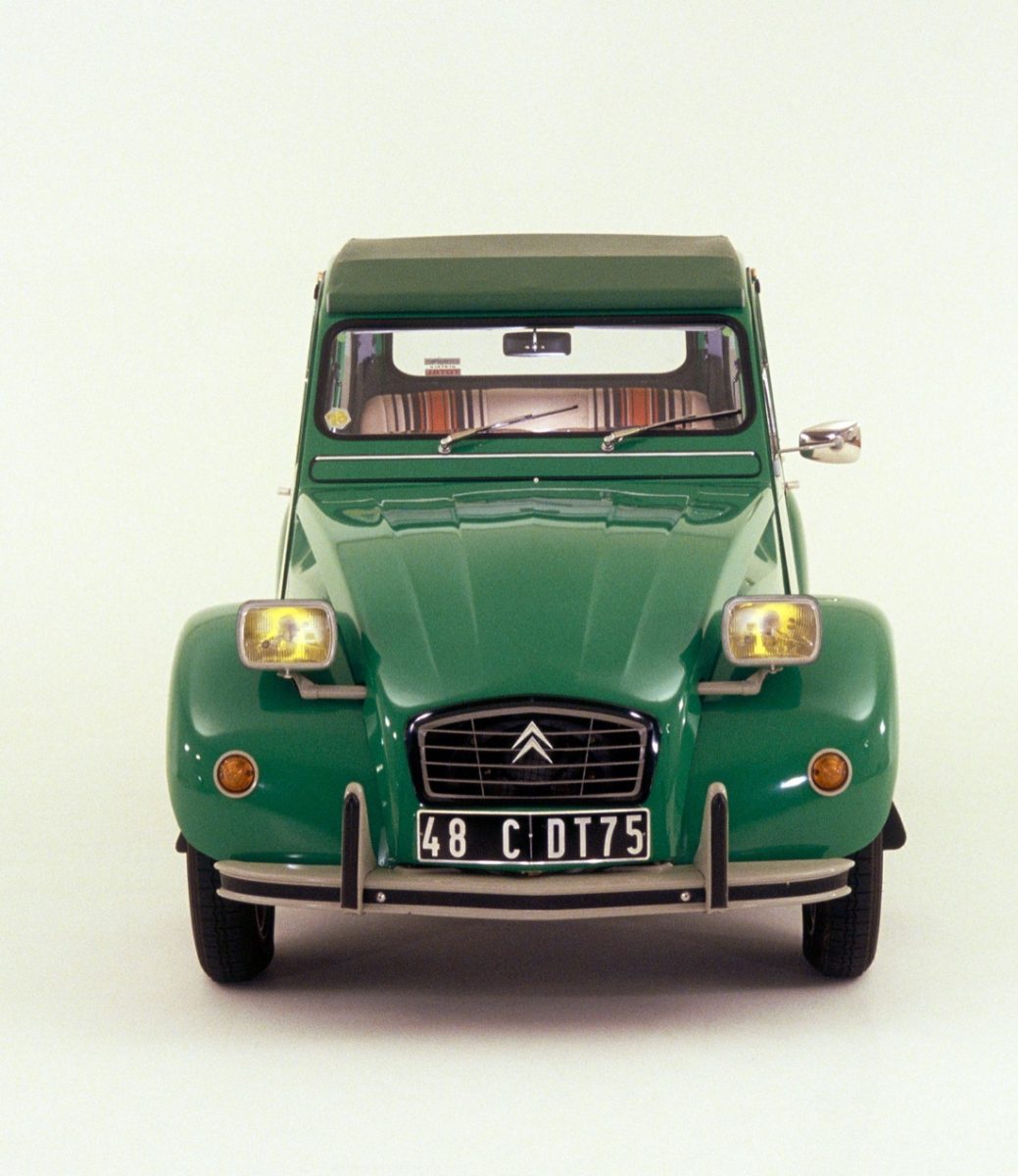 La Citroen “2 CV” ha compiuto 70 anni. La storia e le foto