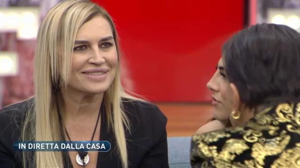 Grande Fratello Vip 3: Lory Del Santo in casa ed è polemica