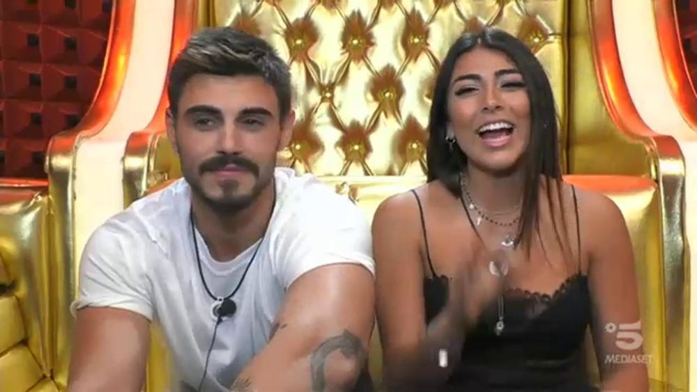 Grande Fratello Vip 3: Lory Del Santo in casa ed è polemica