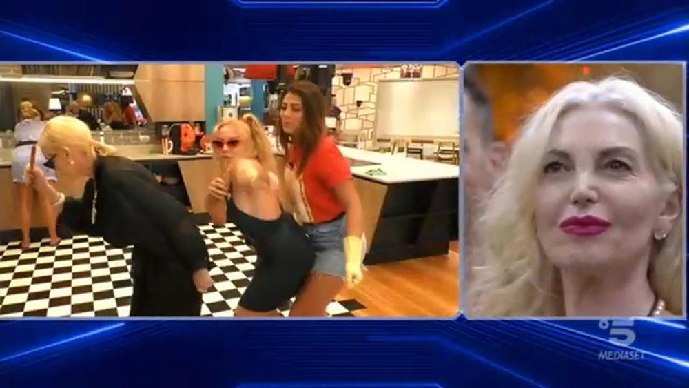 Grande Fratello Vip 3: Lory Del Santo in casa ed è polemica