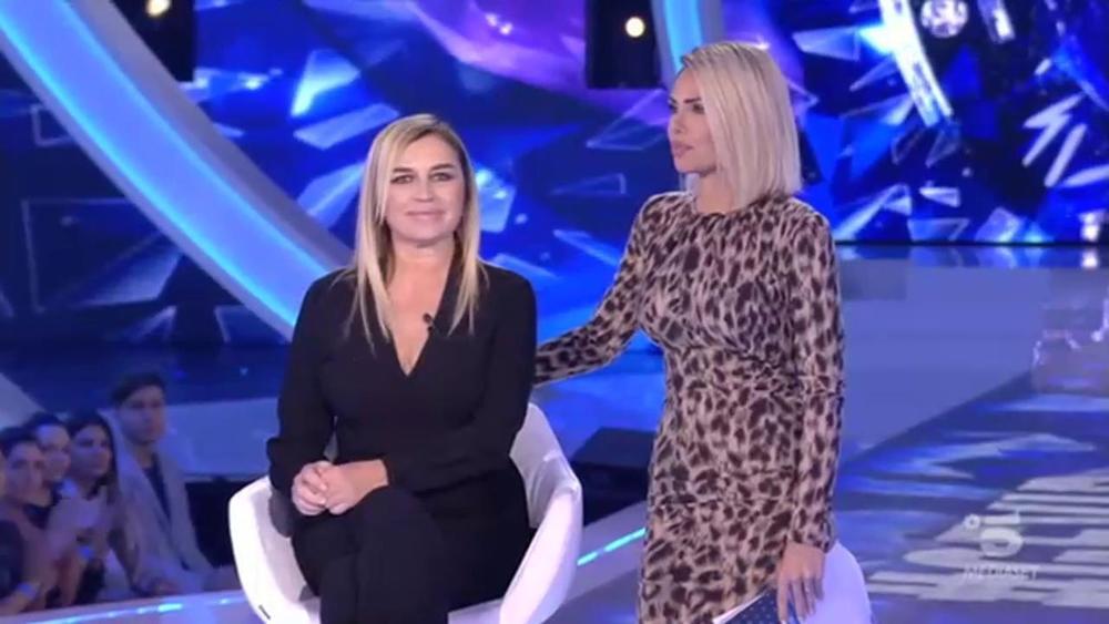 Grande Fratello Vip 3: Lory Del Santo in casa ed è polemica