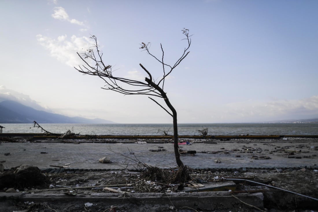 L’Indonesia devastata da terremoto e tsunami – FOTO