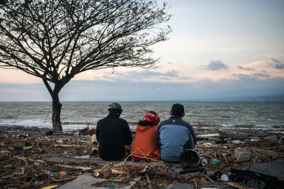 L’Indonesia devastata da terremoto e tsunami – FOTO