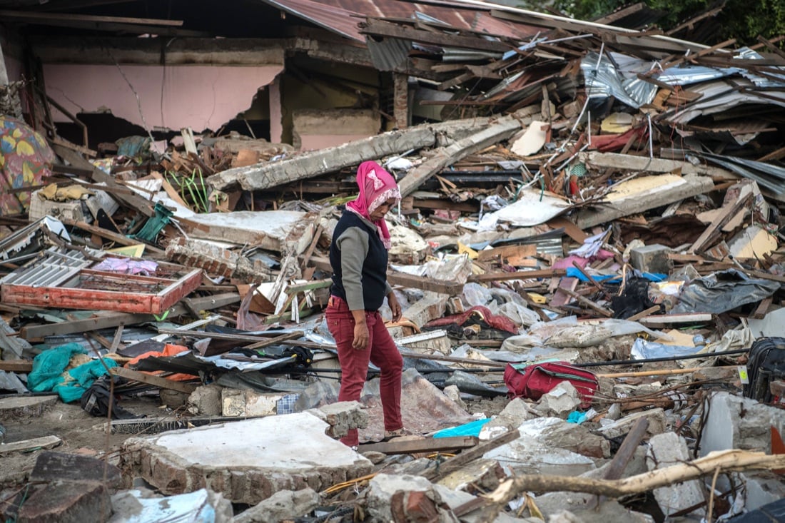 L’Indonesia devastata da terremoto e tsunami – FOTO