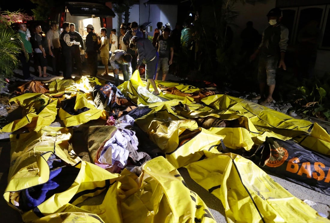 L’Indonesia devastata da terremoto e tsunami – FOTO