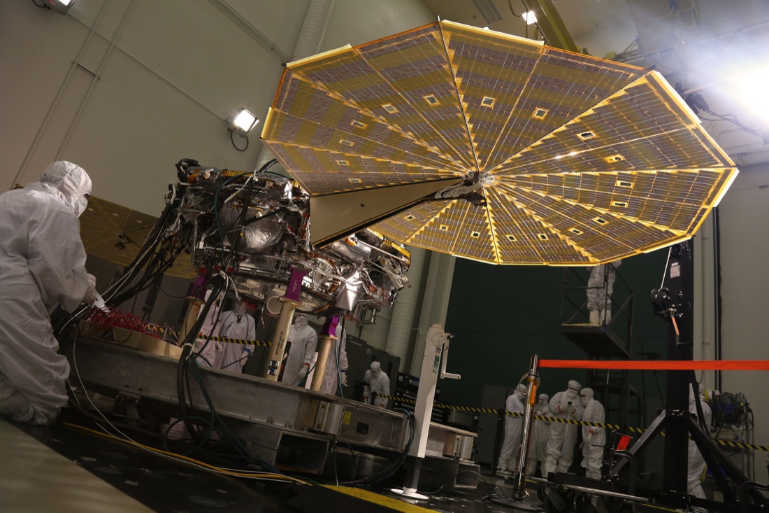 La costruzione e gli strumenti dell’Insight, il piccolo lander che studia Marte – FOTO