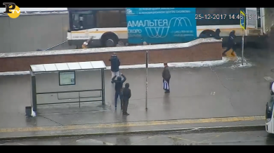 Mosca: bus finisce sulle scale della metropolitana. 4 morti | video incidente