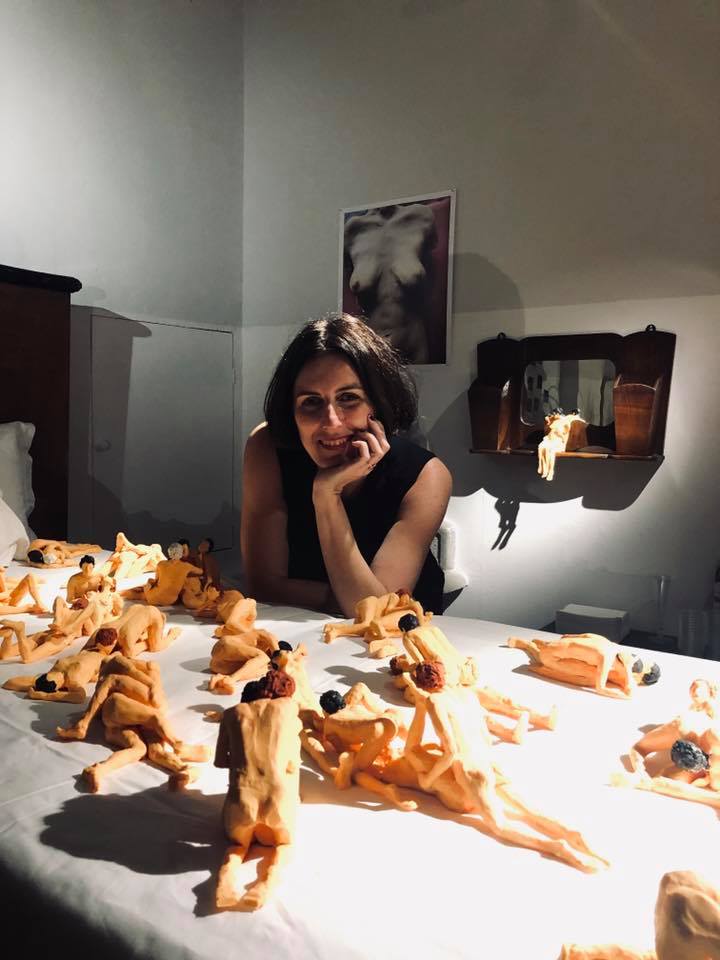 LOVE IS A VERB. Tatiana Brodatch lo coniuga in plastilina.