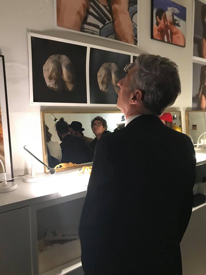 LOVE IS A VERB. Tatiana Brodatch lo coniuga in plastilina.