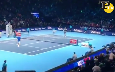 Federer batte Anderson e accede alle semifinali del Master | video