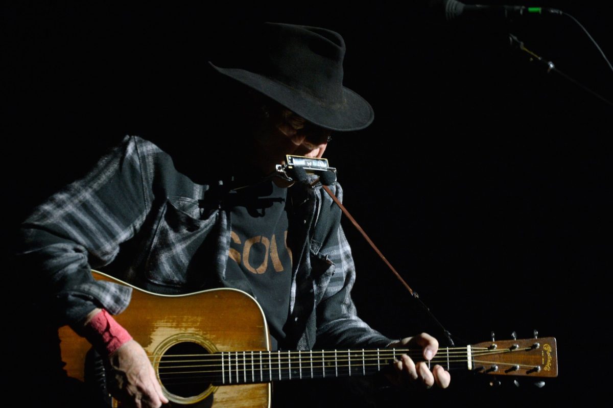 Neil Young: il “cavallo pazzo” del rock compie 74 anni