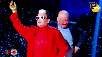 Cr4: Malgioglio e Boldi cantano e ballano ‘Feliz Navidad’ | video