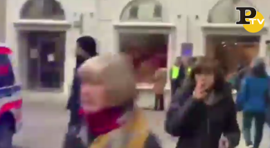 Vienna, sparatoria nel centro, 1 morto e 1 ferito: fermato sospetto | video