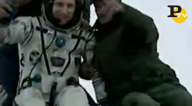 Atterraggio equipaggio Soyuz dopo 197 giorni nello spazio | video