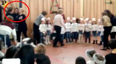 Gela, rissa alla recita di Natale tra mamme | video