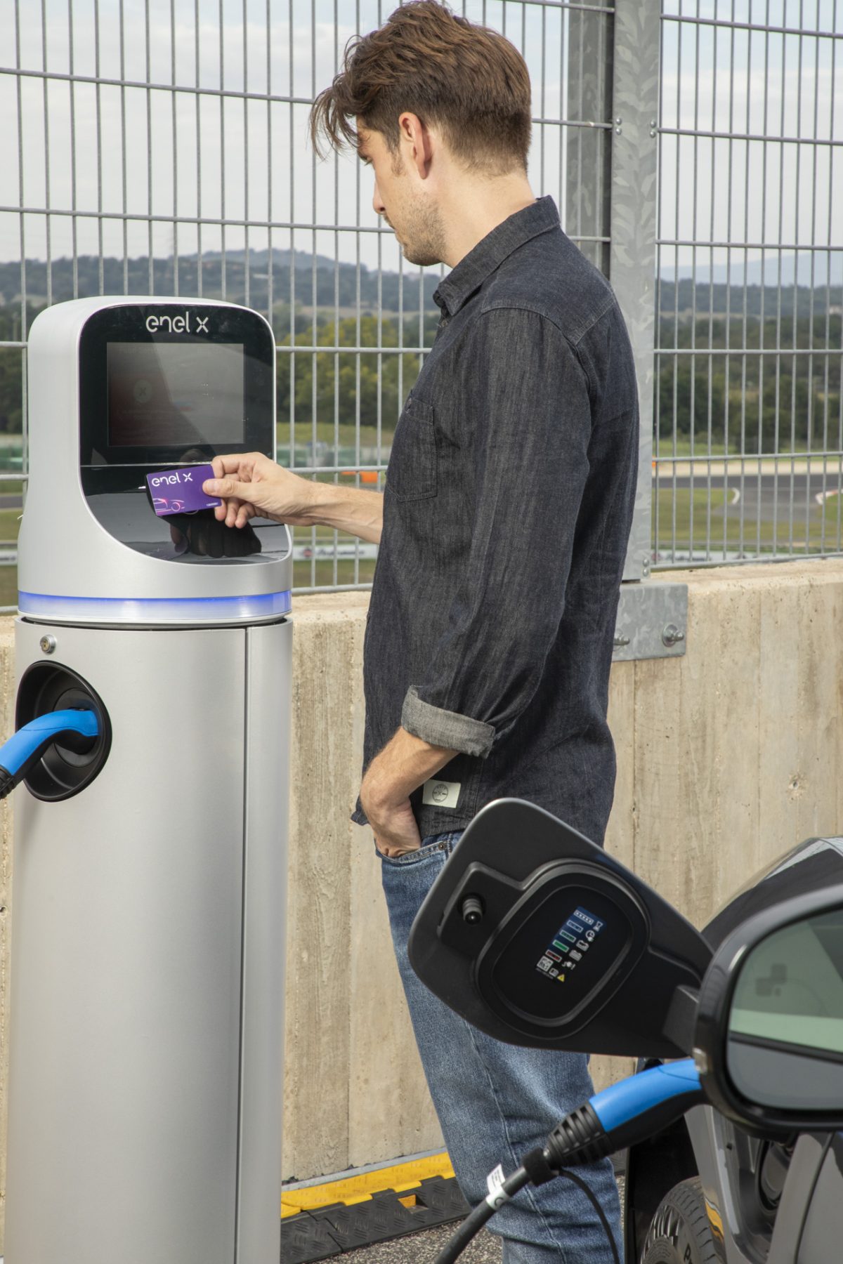 Galleria foto 'La rivoluzione della moblilità elettrica: ecco il piano Enel X' - foto 2