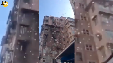 Hong Kong: lanciano soldi da un palazzo. Gente impazzita | video