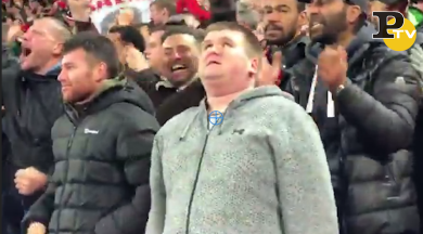Liverpool-Napoli: segna Salah, tifoso cieco esulta | video