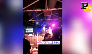 Movimento 5 Stelle: festa in discoteca per i sei mesi di Governo | video