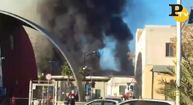 Roma, incendio al Tmb: nube tossica e rischio diossina nella città | video