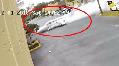 Aereo si schianta contro una scuola a Fort Lauderdale | video