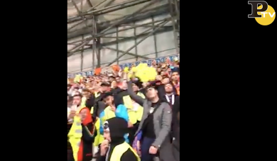 La curva del Marsiglia canta e salta per solidarietà con i Gilet Gialli | video