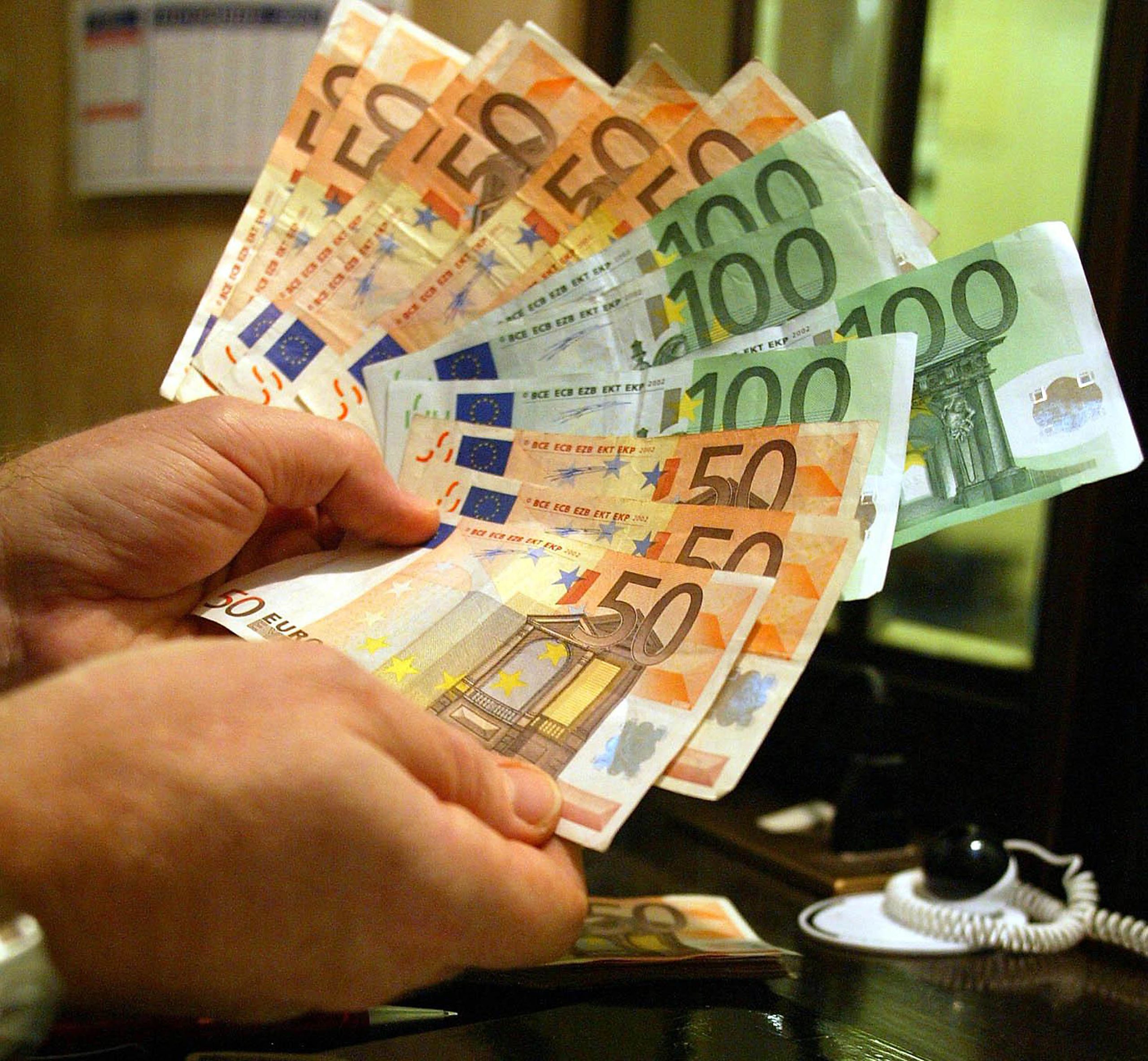 Gli italiani amano ancora i contanti